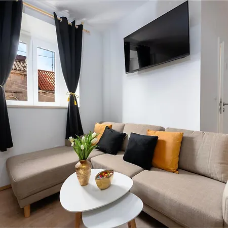 Ira Apartment *