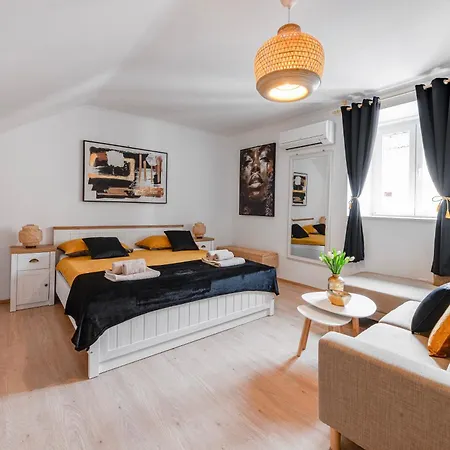 Apartment Ira