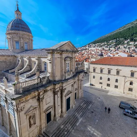 イラ * ドゥブロブニク