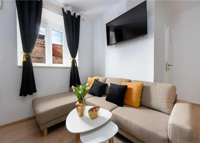 Ira Διαμέρισμα *